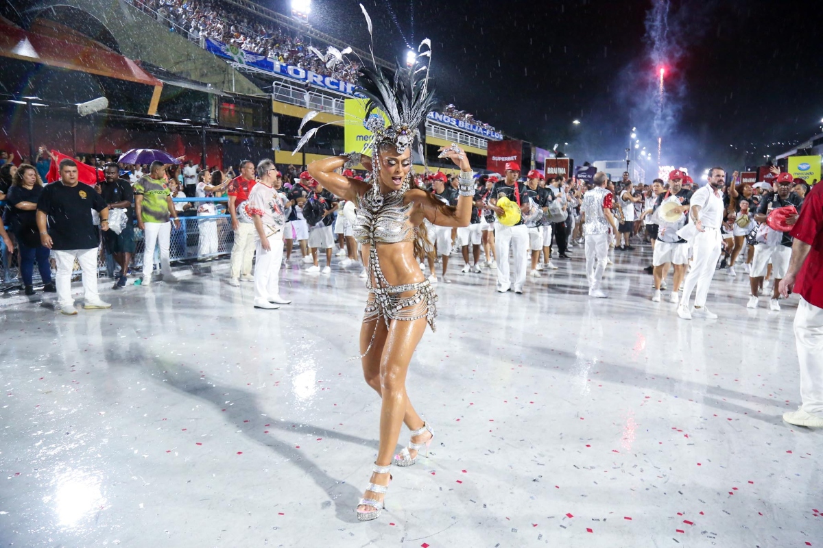Juliana Paes no ensaio da Viradouro
