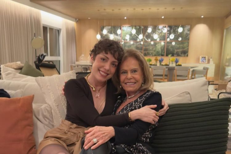 Fabiana Justus com a avó