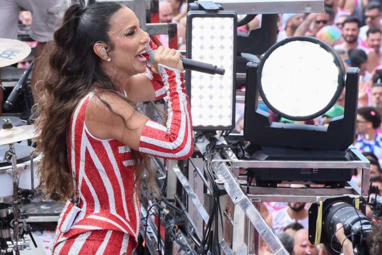 Ivete Sangalo comanda o circuito Barra Ondina no Carnaval de Salvador