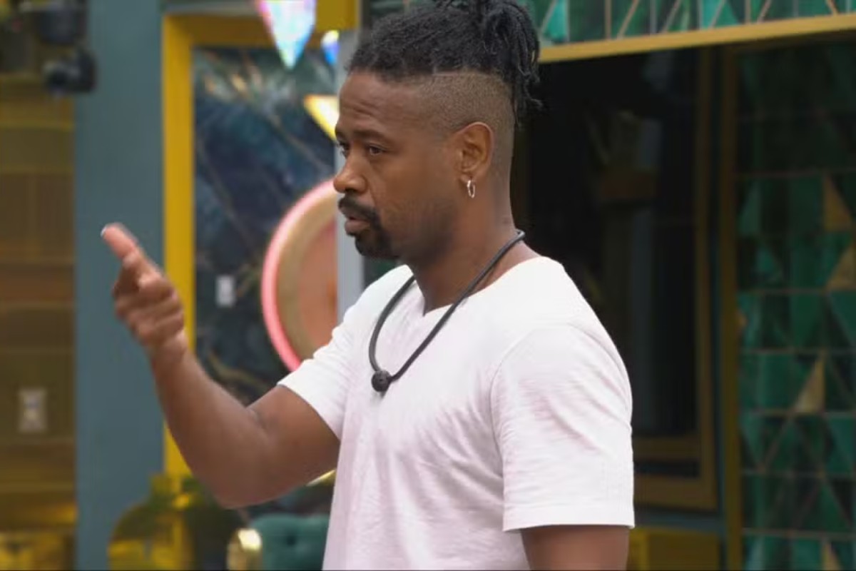 Leandro Boneco discute com brothers por limpeza do banheiro no BBB 26