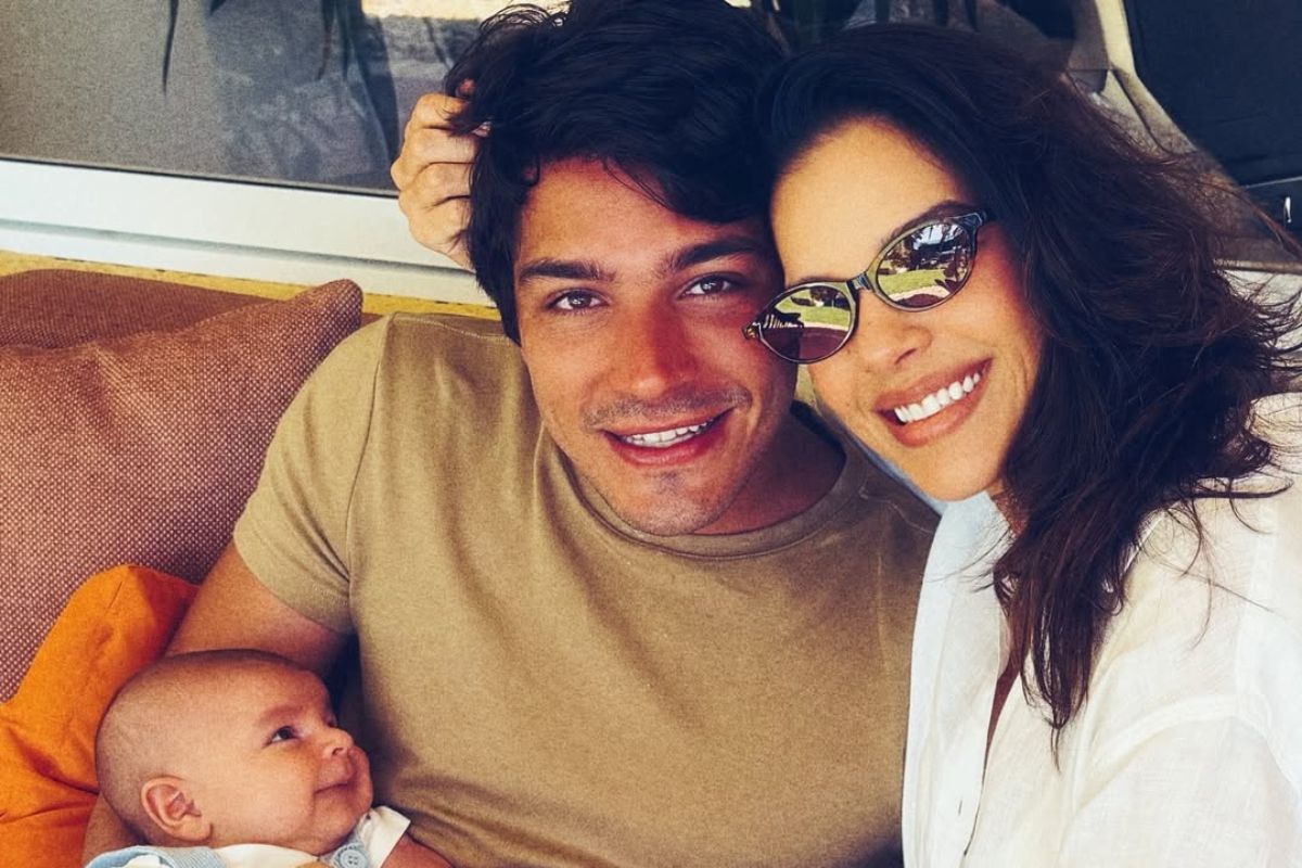 Mariana Rios e Juca Diniz com o filho