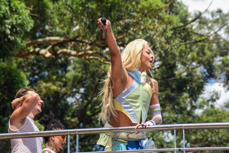 Pabllo Vittar anima mutidão em seu bloco de Carnaval em São Paulo