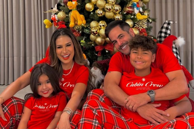 Simone Mendes e Kaká Diniz com os filhos