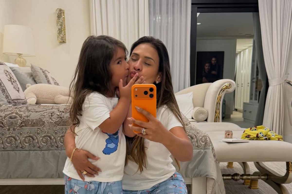 Simone Mendes com a filha