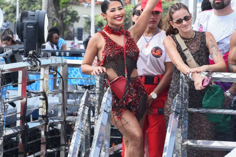 Thaynara OG curte trio de Ivete no Carnaval de Salvador