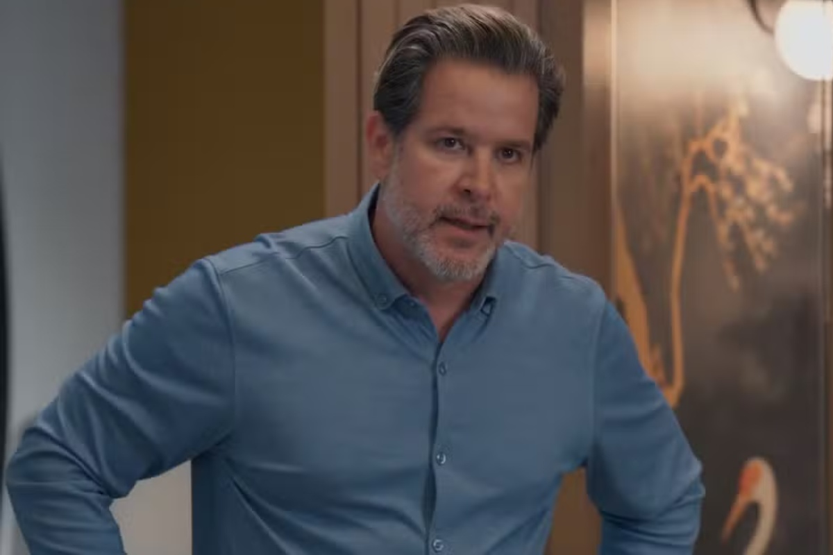 Ferette () ficará em pânico após mensagem de Rogério (Eduardo Moscovis) em Três Graças