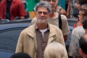 Rogério (Eduardo Moscovis) reaparece durante evento em 'Três Graças'