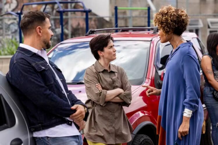 Edilberto (Júlio Rocha), Samira (Fernanda Vasconcellos) e Lena (Barbara Reis) em 'Três Graças' 