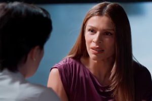 Arminda confronta Samira em "Três Graças"