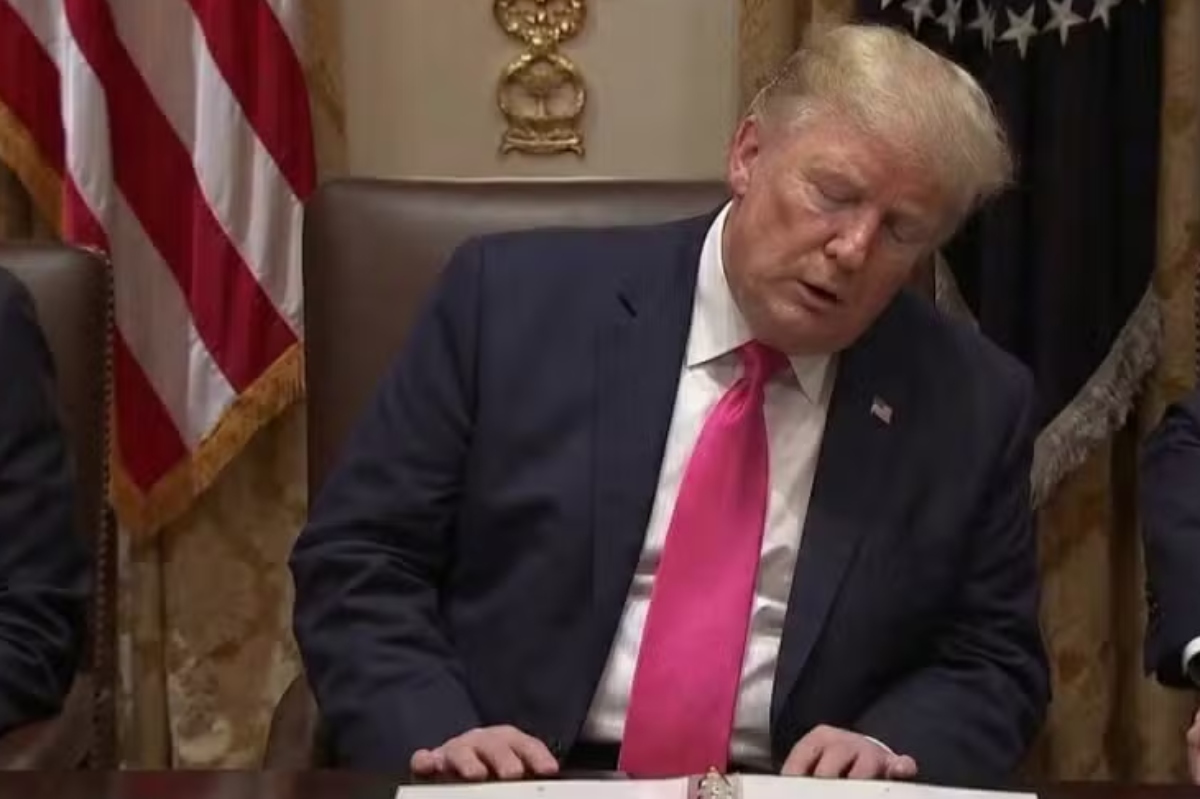 Donald Trump dormindo