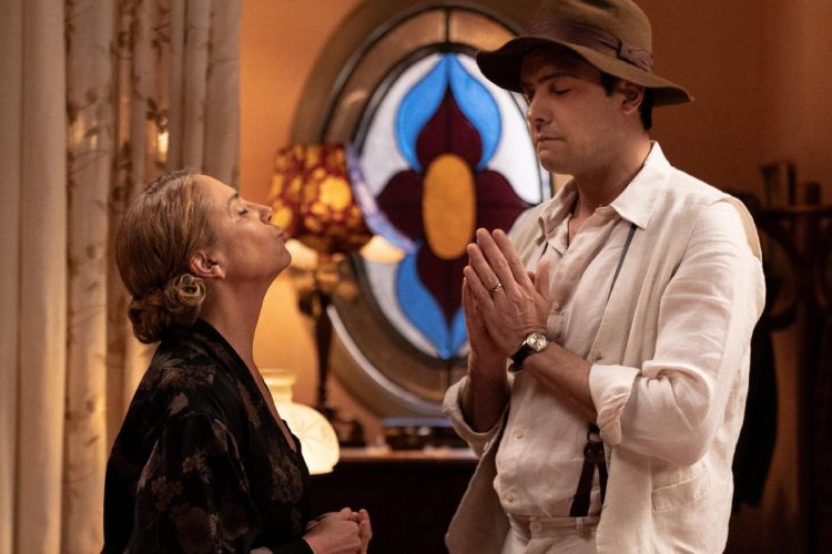 Zulma (Heloísa Périssé) e Candinho (Sergio Guizé) em Êta Mundo Melhor