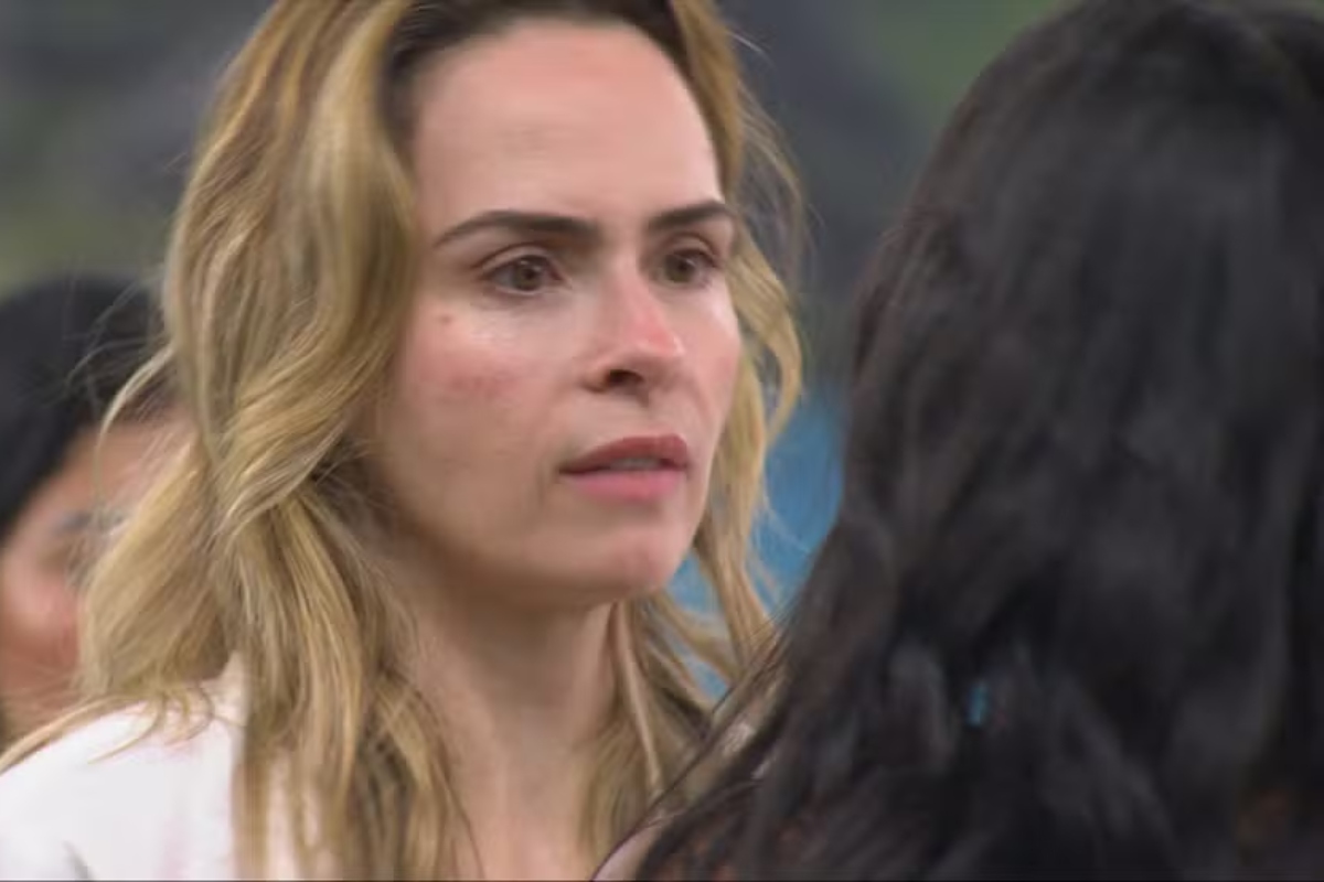 Ana Paula consola Chaiany