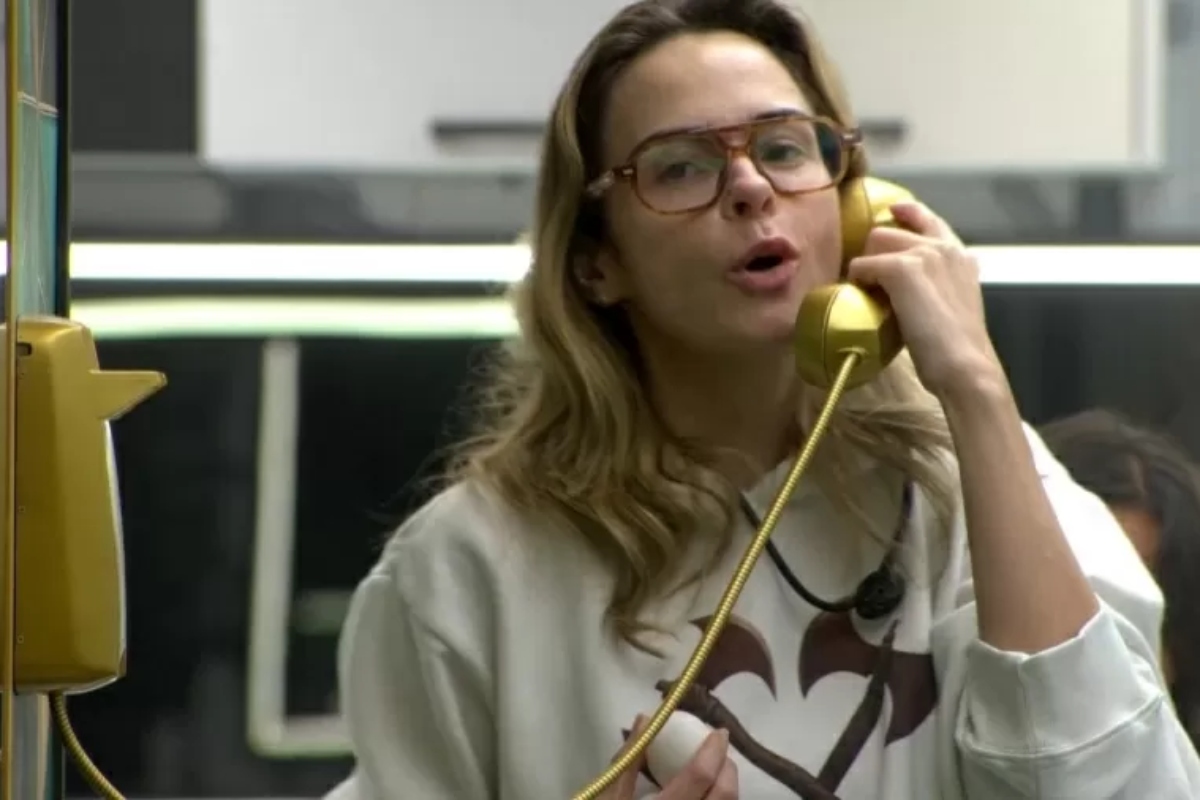 Ana Paula atende ao Big Fone