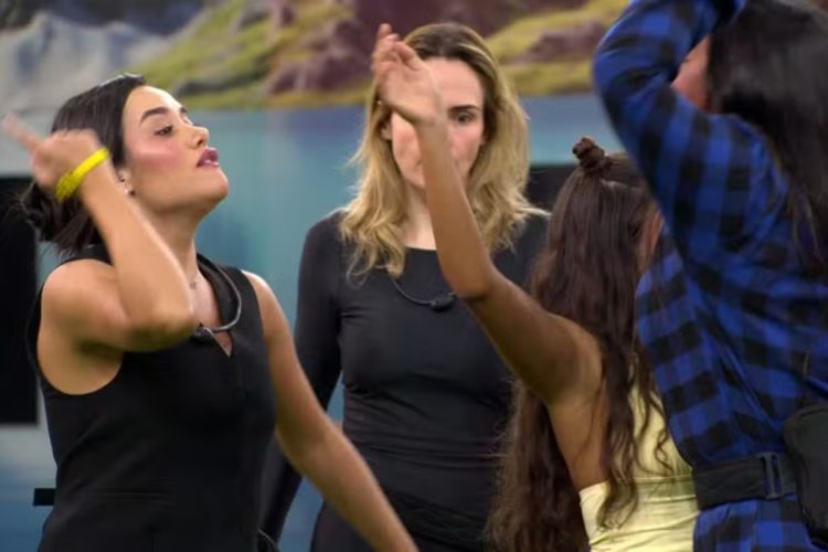 Chaiany e Jordana brigam