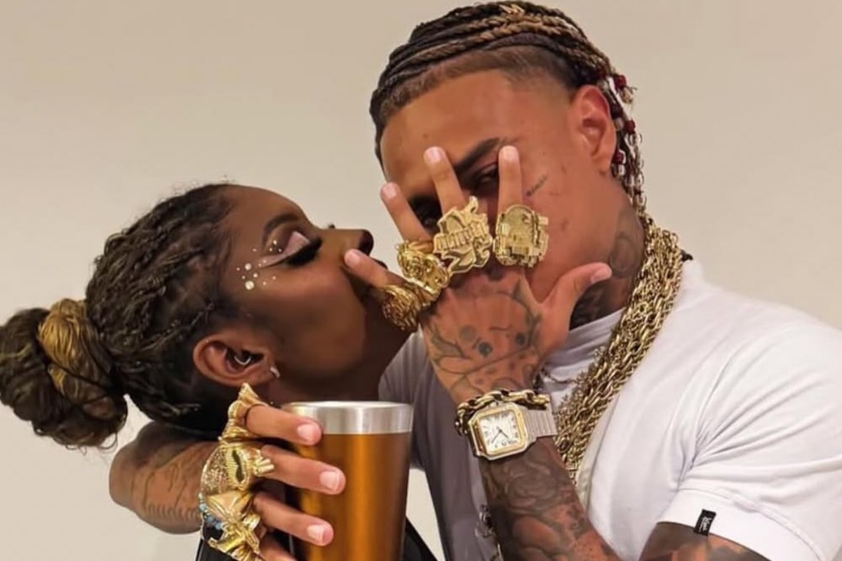 Carol Macharethe e MC Cabelinho