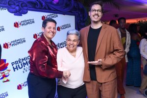 Claudia Rodrigues vai ao evento de humor de Fábio Porchat