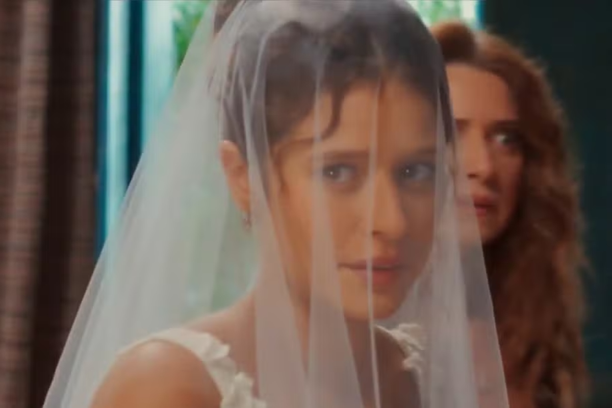 Agrado vestida de noiva em 'Coração Acelerado'