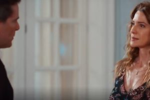 Em Coração Acelerado, Janete surpreende Alaorzinho e explode