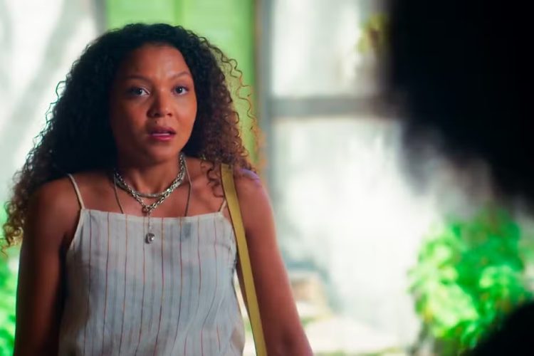 Laurinha (Kamila Amorim)