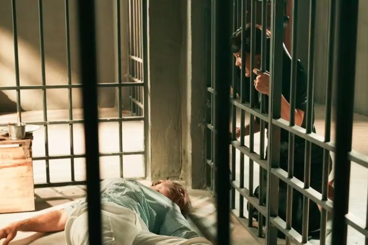 Êta Mundo Melhor!, Sandra (Flávia Alessandra) se despede de Ernesto (Eriberto Leão) após envenená-lo