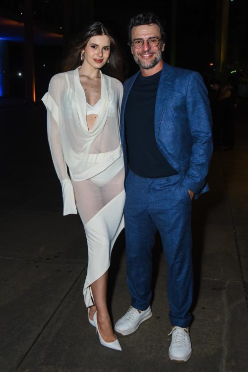 Camila Queiroz e Rodrigo Lombardi