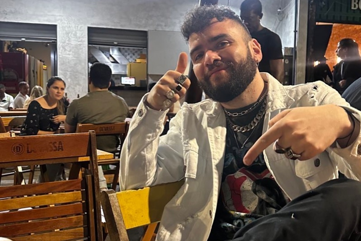 Humorista Tiago Santineli