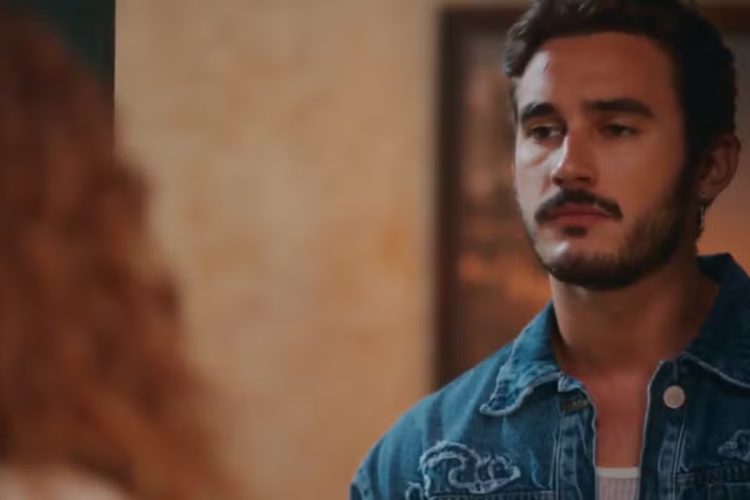 João Raul procura Agrado em 'Coração Acelerado'