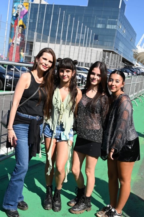 Luciene Camargo e as filhas 