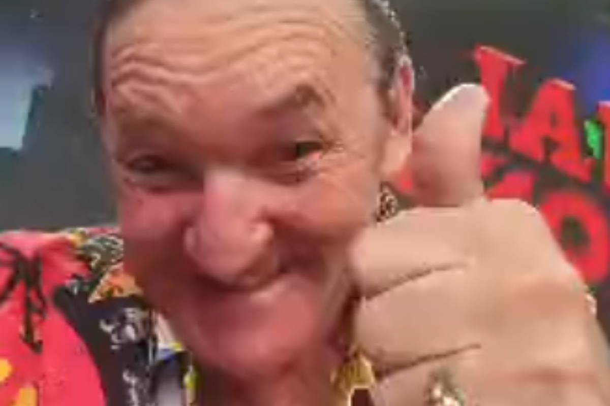 marquito fazendo joinha