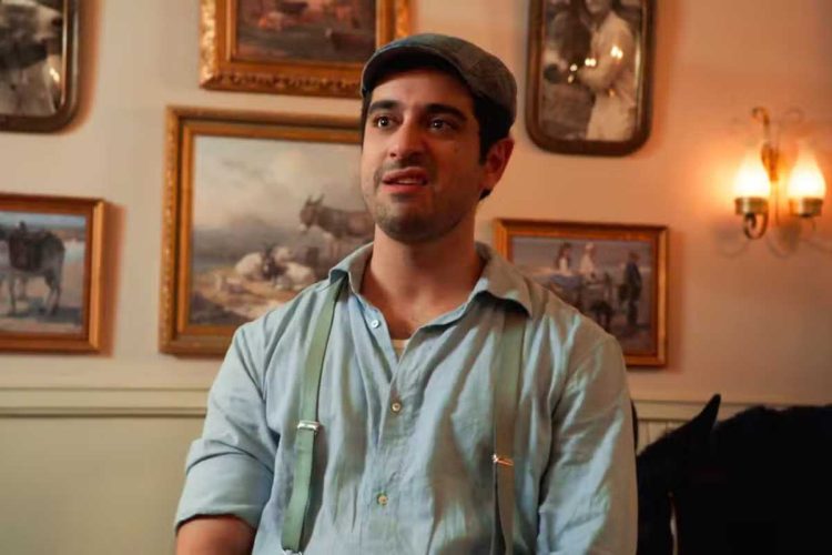 Quincas (Miguel Rômulo) fica decepcionado quando Candinho (Sergio Guizé) diz que vai arranjar um emprego para ele