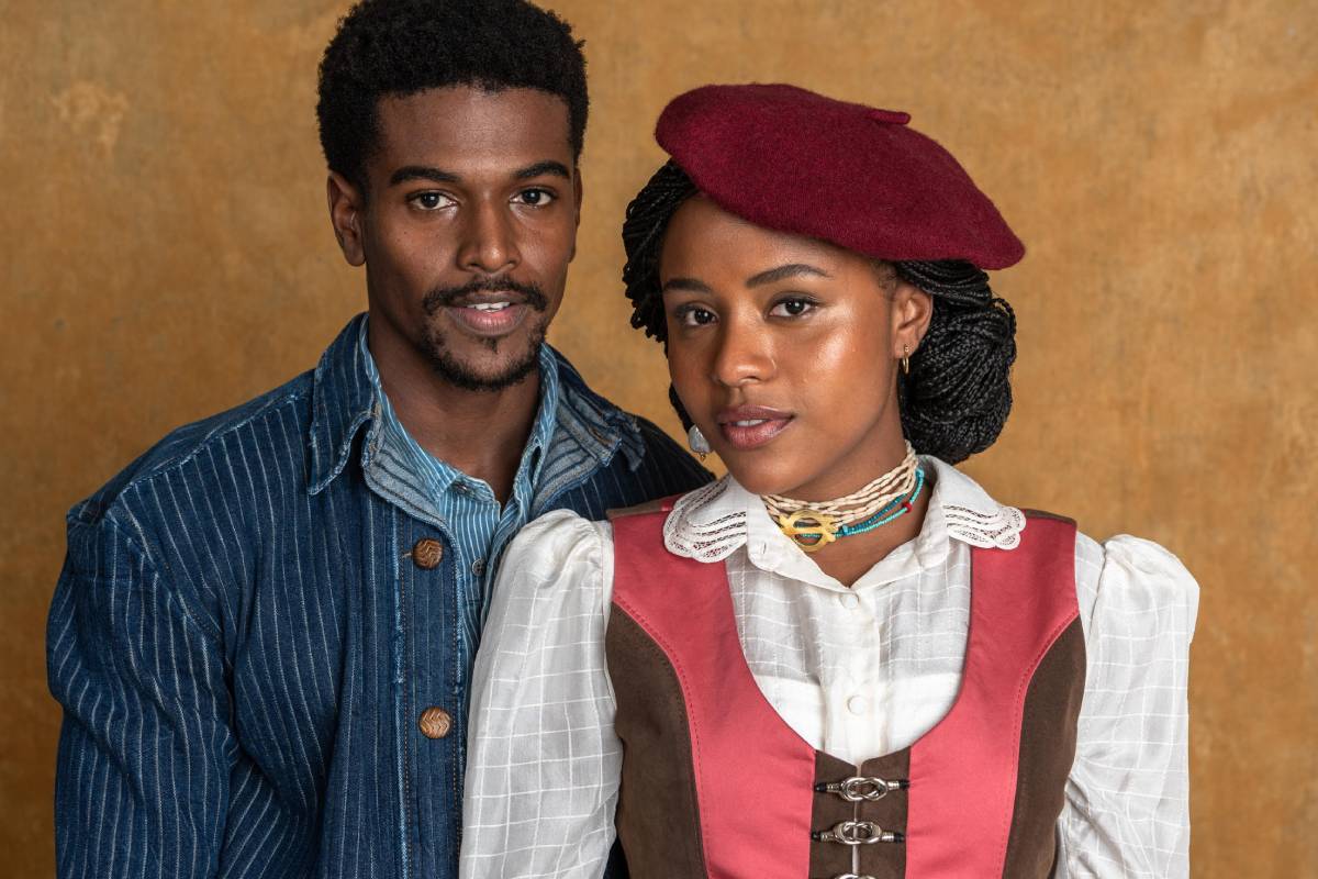 Tonho (Ronald Sotto) e Lúcia/Alika (Duda Santos) em 'A Nobreza do Amor'