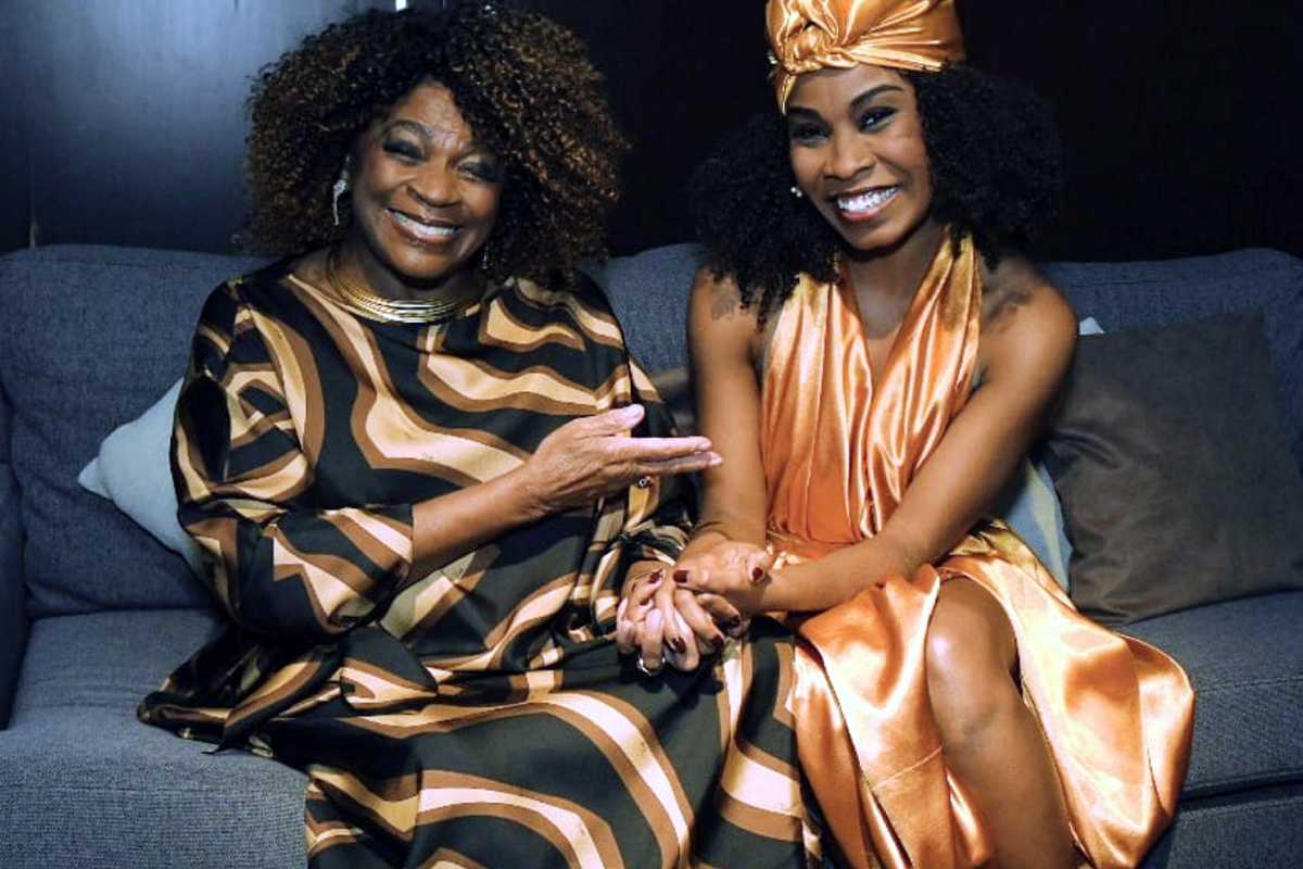 Zezé Motta e Larissa Noel na estreia do musical "Prazer,Zezé!"