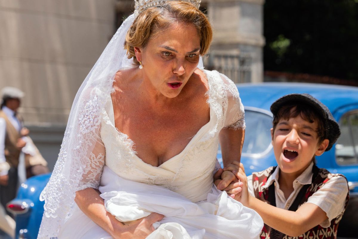 Zulma (Heloisa Périssé) sequestra Samir (Davi Milazia) em Êta Mundo Melhor