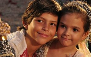 Rita é adotada e se separa de Batata , em Avenida Brasil