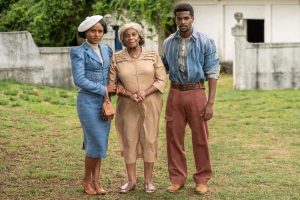 Alika (Duda Santos), Dona Menina (Zezé Motta) e Tonho (Ronald Soto)