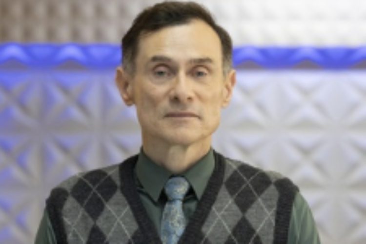 Albérico (Enrique Diaz) em 'Três Graças'