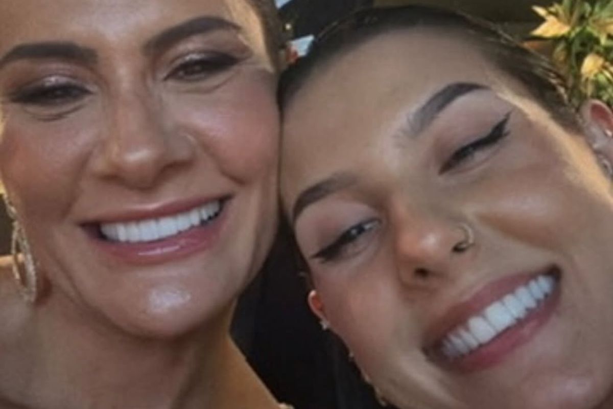 Ana Castela com a mãe