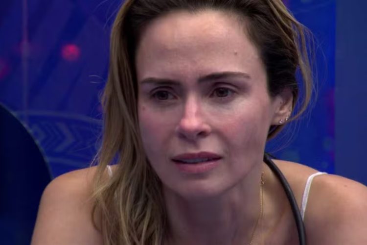 Ana Paula Renault chorando