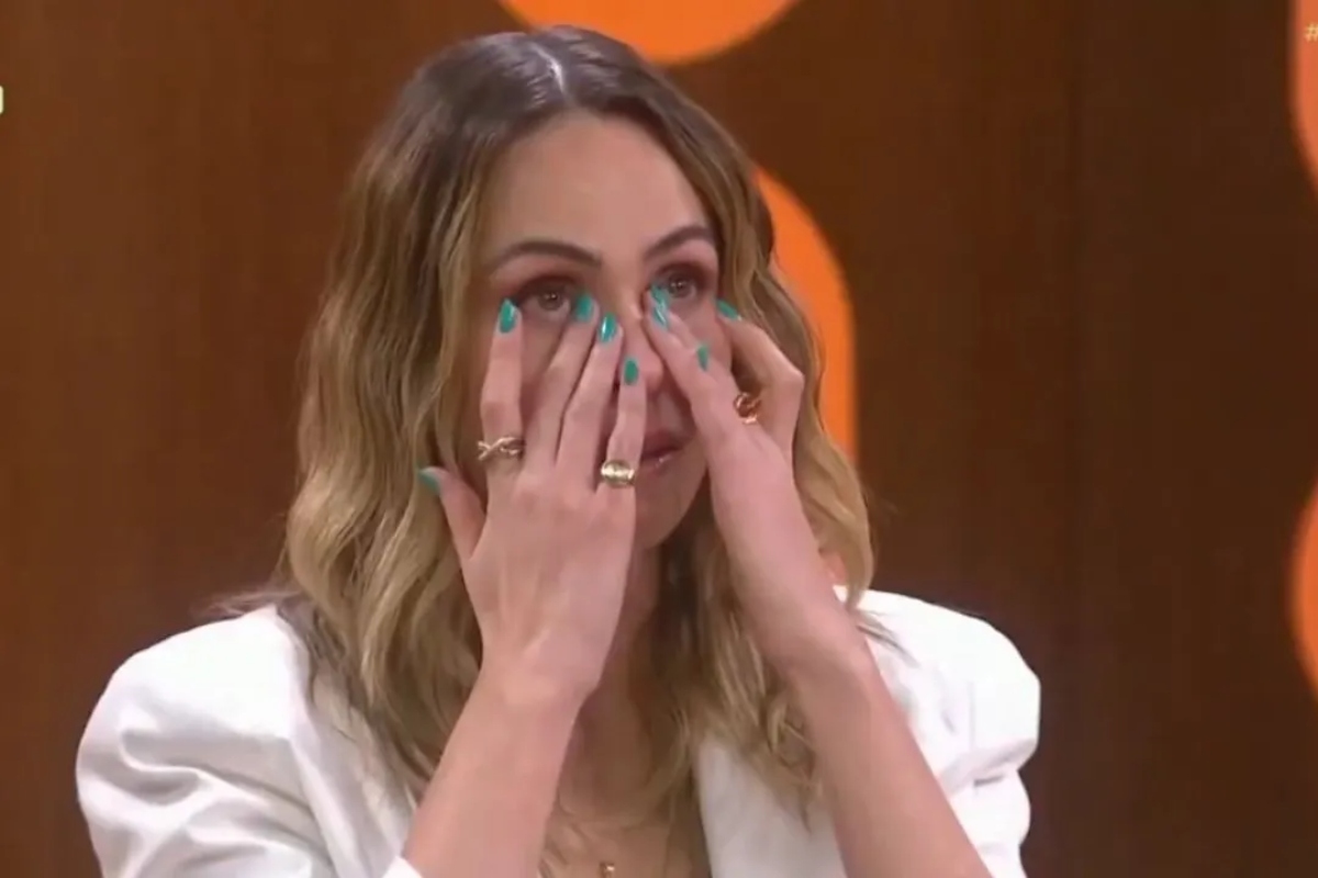 Ana Paula Renault chorando no "Saia Justa"