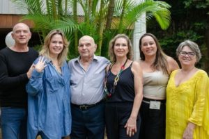 ana paula renault com pai, irmã e demais familiares