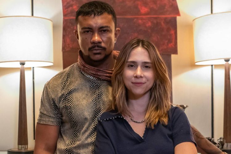 Lucélia (Daphne Bozaski) e Bagdá (Xamã) em Três Graças