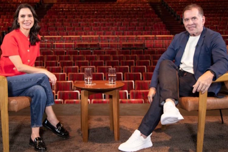 Camila Busnello entrevista Leandro Hassum no 'Domingo Espetacular'