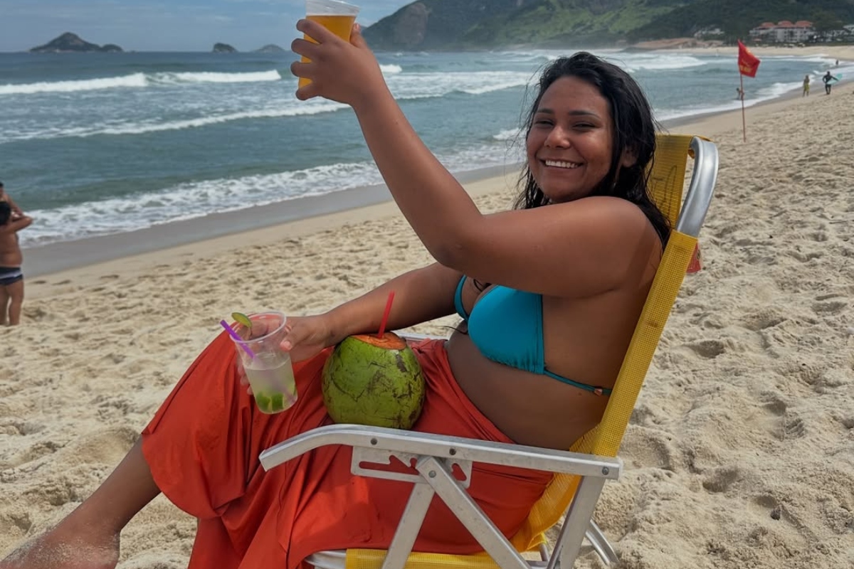 Chaiany Andrade na praia