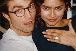charlie (robert pattinson) e emma (zendaya) no pôster de o drama