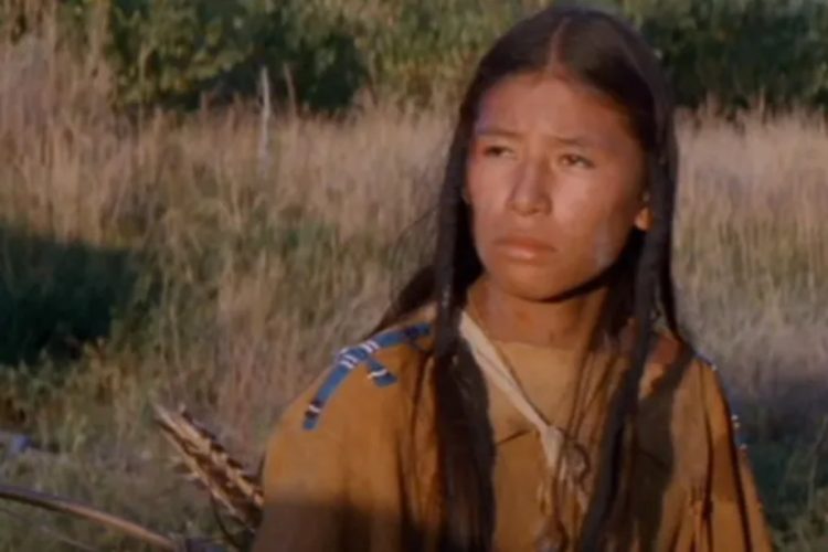 Nathan Chasing Horse em 'Dança Com Lobos' 