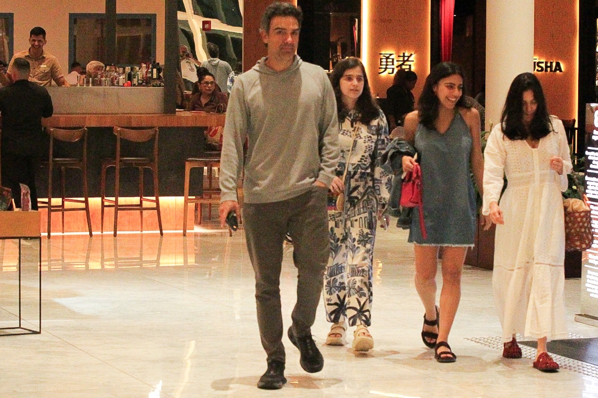 Tadeu Schmidt, esposa e filhas