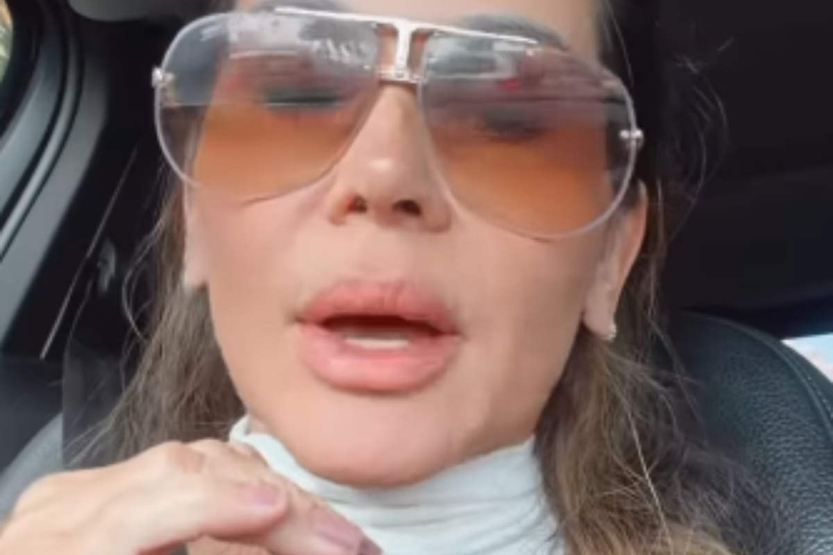 isabele benito, apresentadora do sbt, no carro