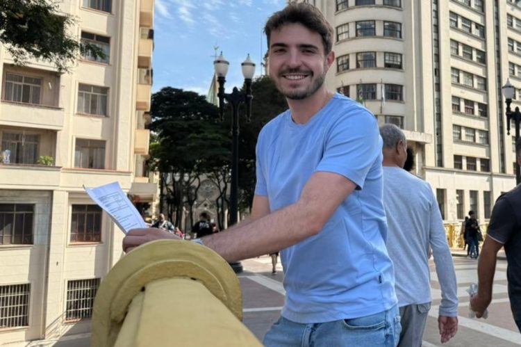 João Liberato grava para o reality "Casa do Patrão"