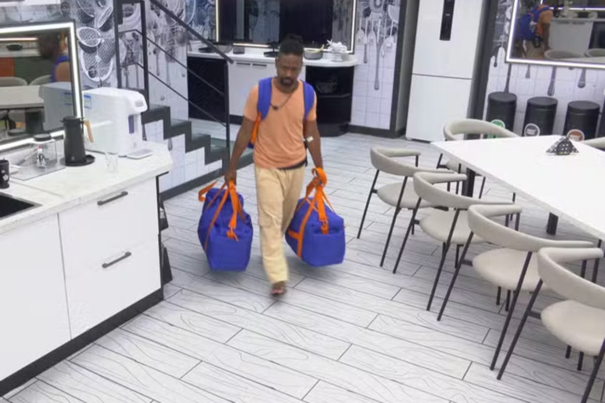 Leandro Boneco troca de quarto