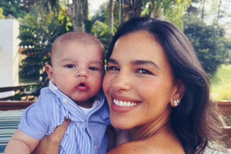 Mariana Rios com o filho